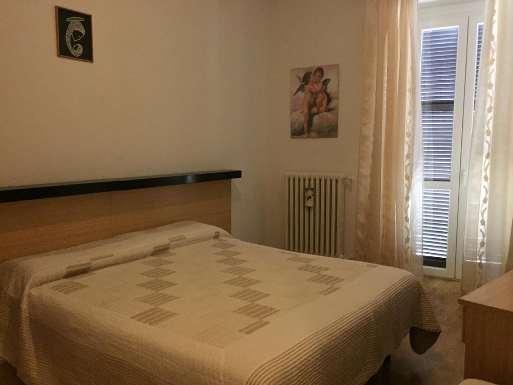 Hotel Plinio Lenno Szoba fotó