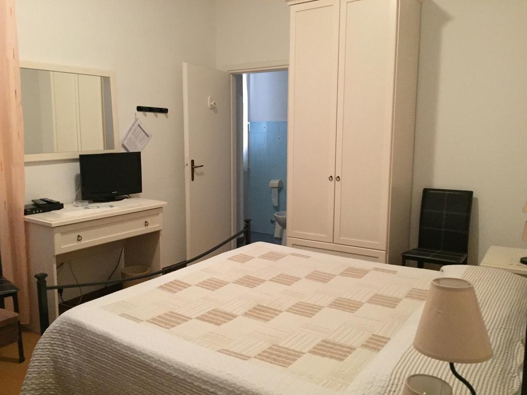 Hotel Plinio Lenno Szoba fotó